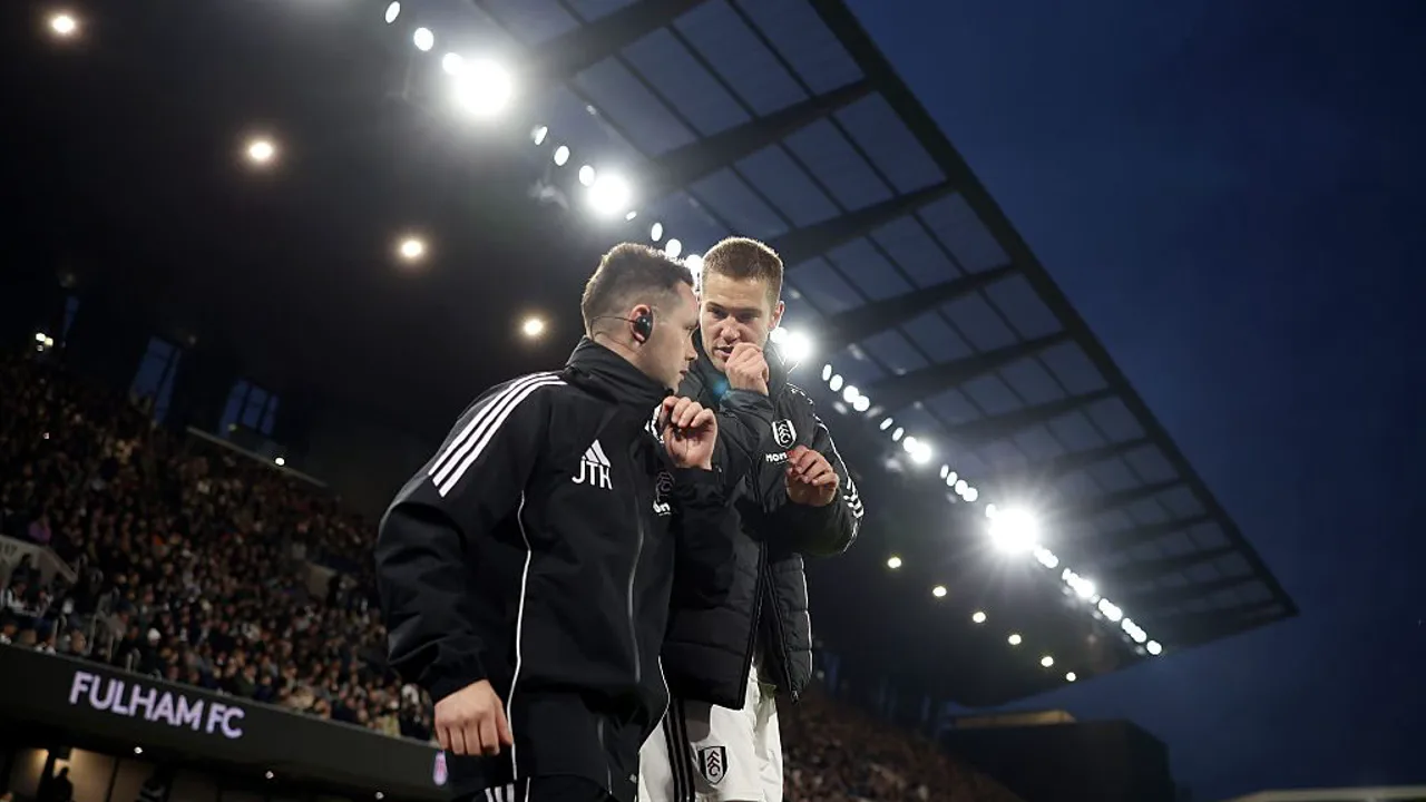 Joachim Andersen, zagueiro do Fulham, em ação pela Premier League 2025/2026