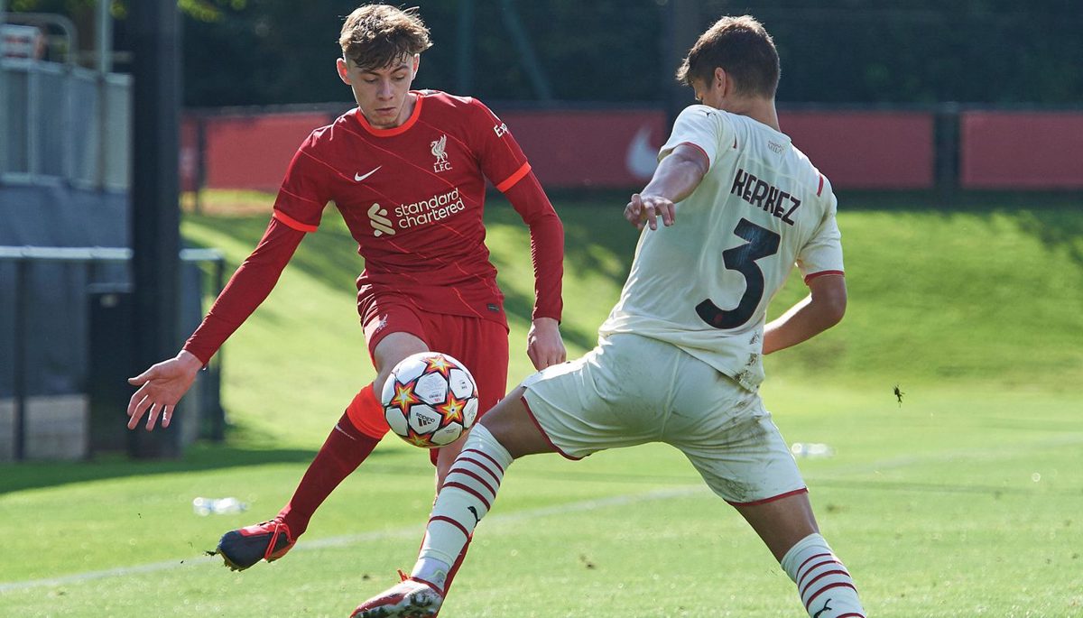 De Vrbas a Anfield Por que Milos Kerkez virou peça-chave do