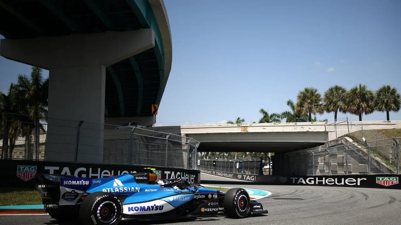 Carro Williams FW48 na pista do Miami International Autodrome durante o GP de Miami de Fórmula 1 2026