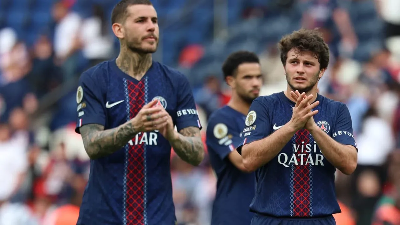 Renato Marin, goleiro brasileiro do PSG, em ação no Parque dos Príncipes durante a Ligue 1