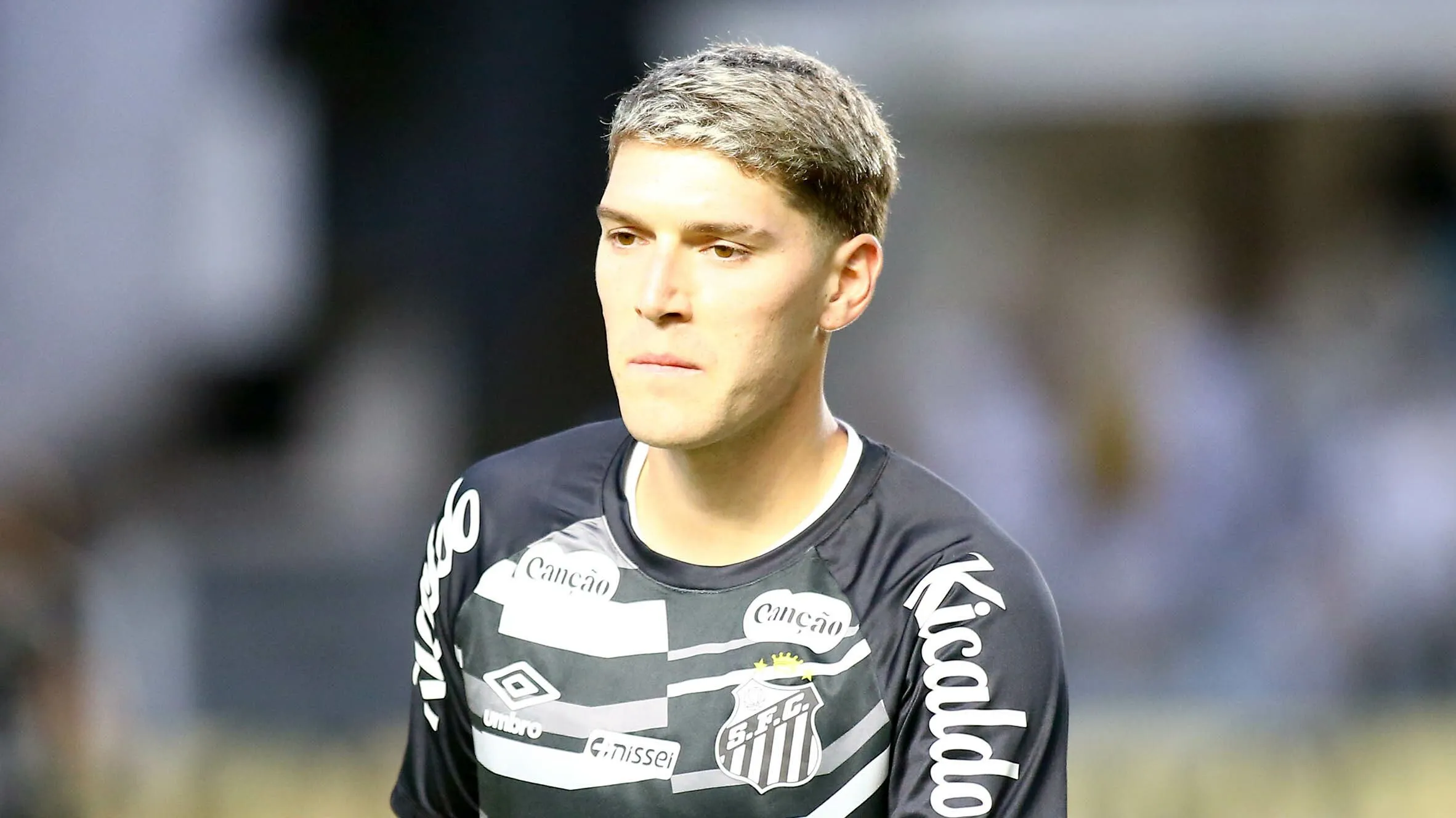 O que mudou Santos atrasa para o Hino e Rollheiser a