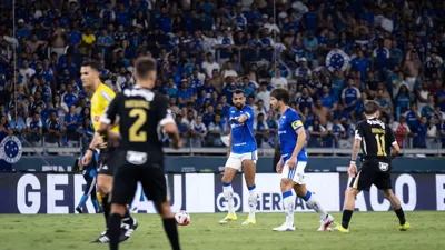 Artur Jorge aposta em jovem e Fagner fica no banco contra o Galo