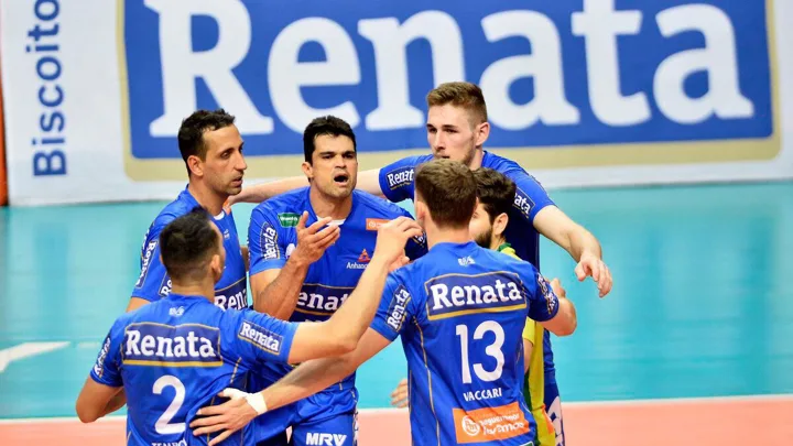 Jogadores de Suzano Volei e Volei Renata em disputa de bola durante semifinal da Superliga Masculina 2025