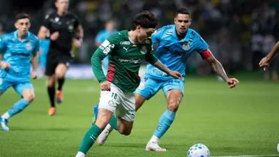 Paulinho voltou e quase decidiu — 302 dias depois, o atacante do Palmeiras é outro