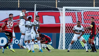 Wanderley apareceu no quarto jogo e levou o Coritiba de volta à elite
