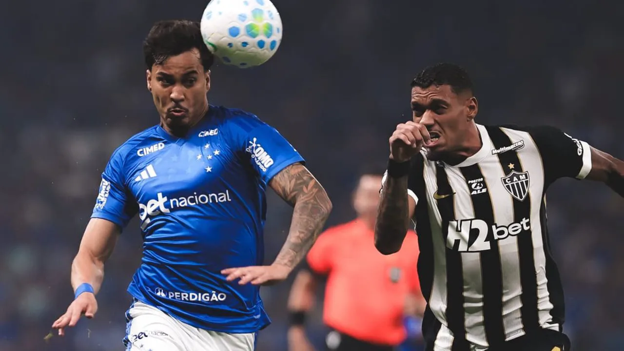 Kaio Jorge comemorando gol pelo Cruzeiro no Mineirão em clássico contra o Atlético-MG