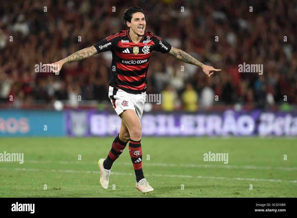 A cena Flamengo tira Ryan Roberto de campo e tr