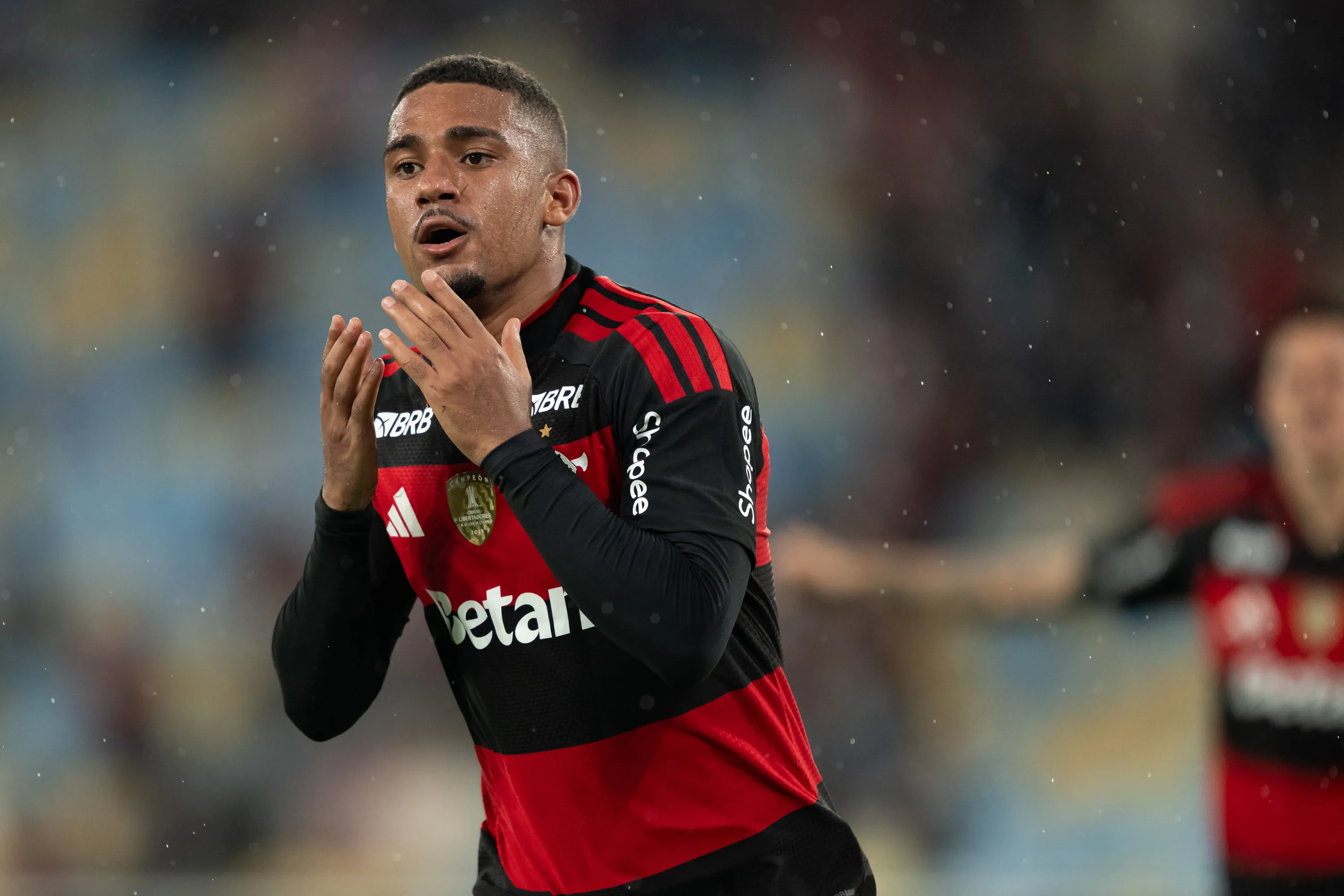 O diagnóstico do momento Samuel Lino virou o garçom que o Flameng