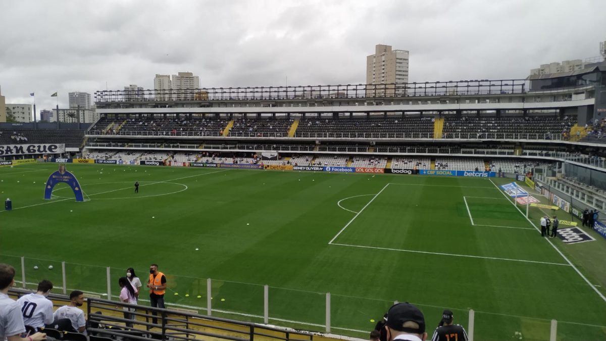 O que dizem os envolvidos Cuca elogiou o sintético, Brazão acusou