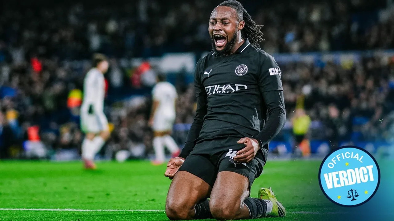 Bruno Fernandes e Virgil van Dijk disputam bola em Old Trafford na Premier League 2025/26