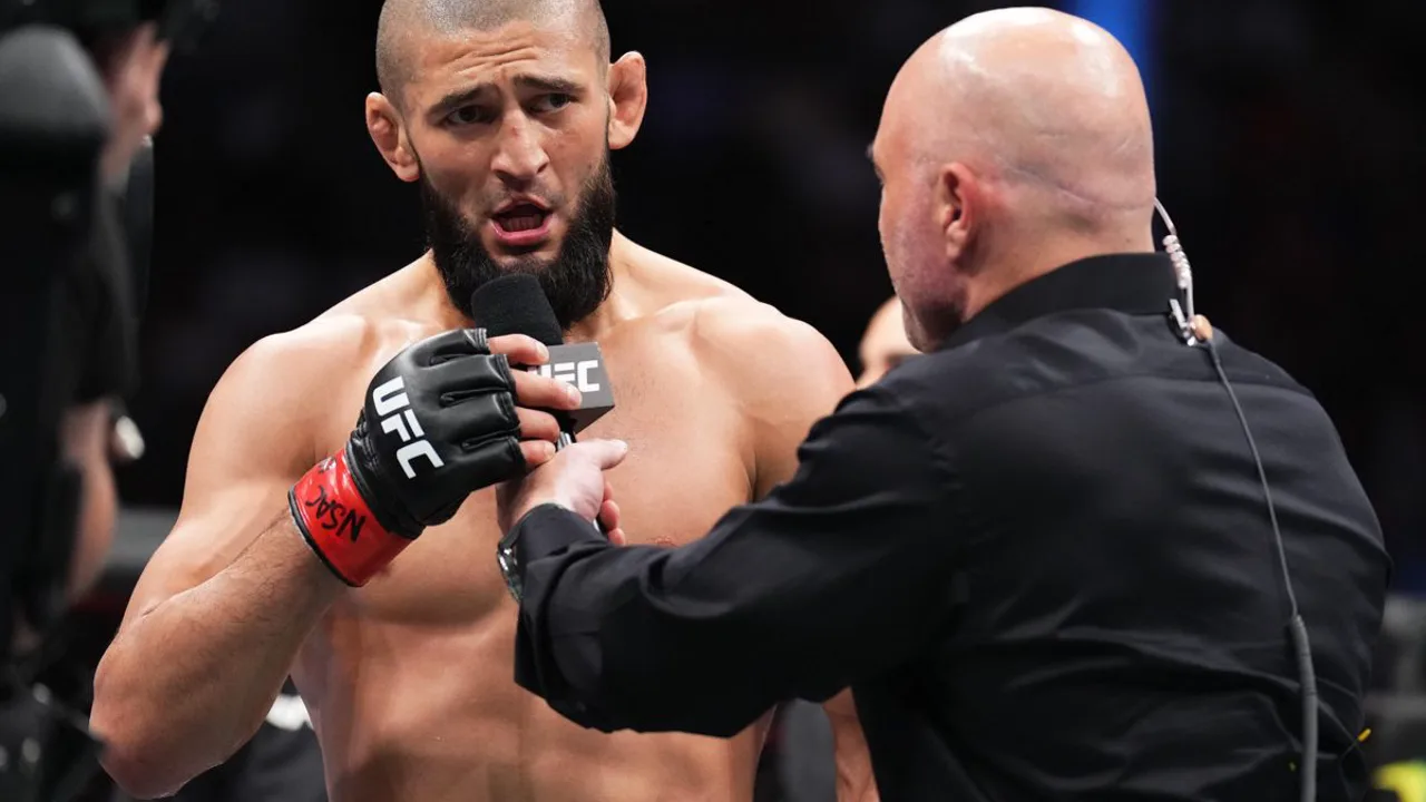 Khamzat Chimaev e Sean Strickland frente a frente na encarada do UFC 328 em Newark