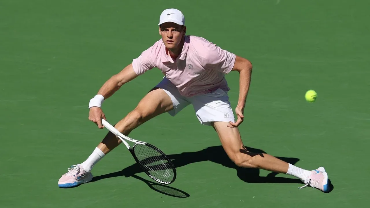 Jannik Sinner levantando o troféu do Masters 1000 de Madri na Caja Mágica após vencer Zverev