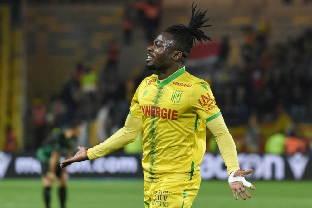 Se ele for transferido neste mercado Moses Simon e a camisa 27 que o Paris FC