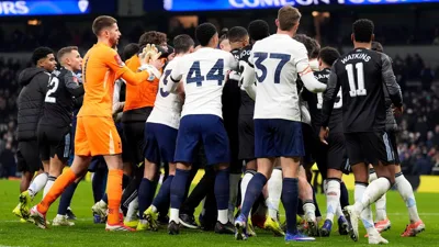 Tottenham derruba o Aston Villa por 2 a 0 em Villa Park com Gallagher e Richarlison