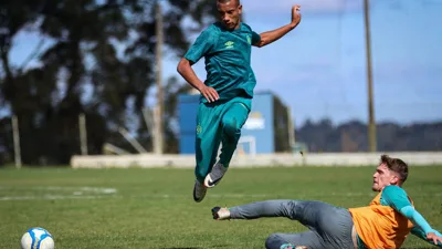 Italo Vargas e os 37 jogos que constroem um atacante na Série A