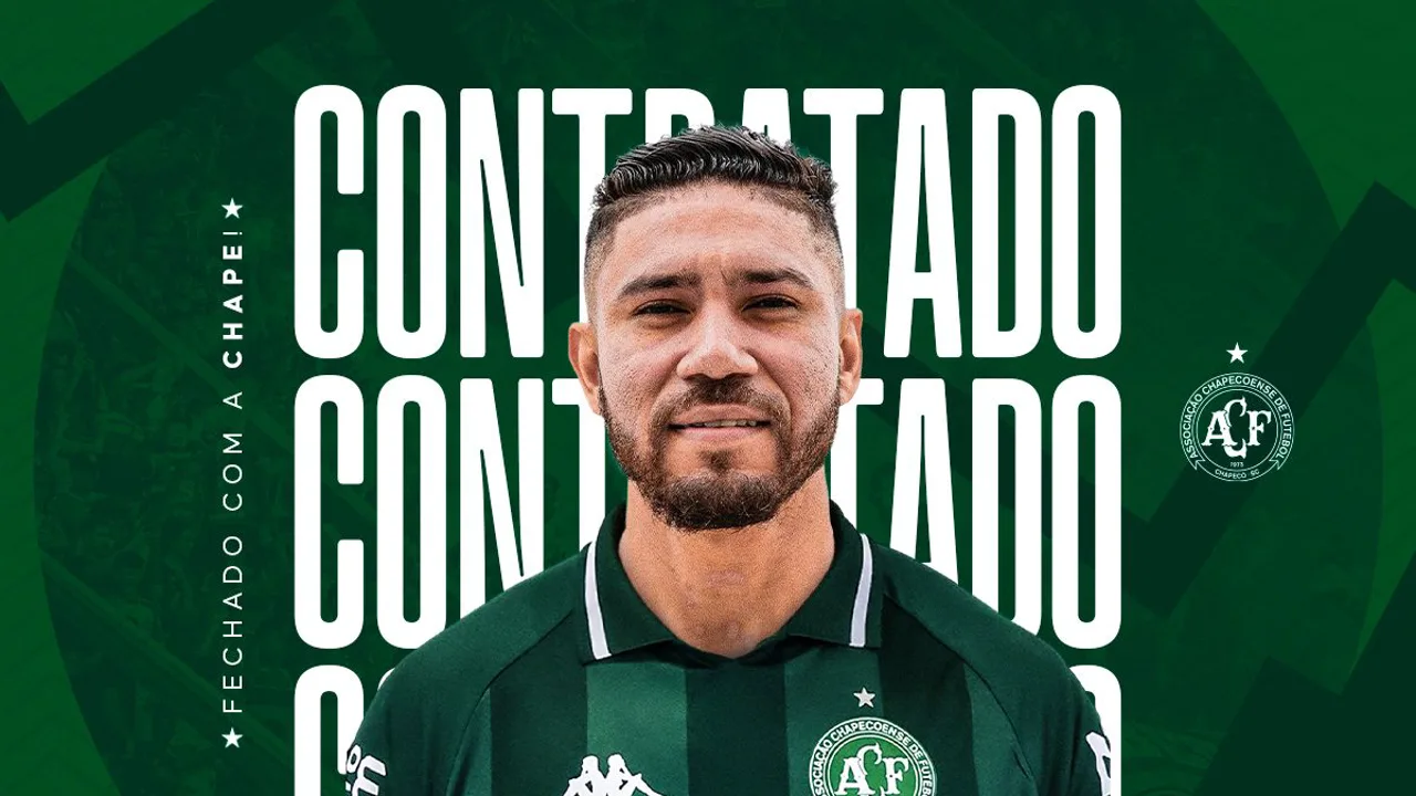 Neto Pessoa, atacante da Chapecoense, com a camisa 18 durante partida do Brasileirão Série A 2026
