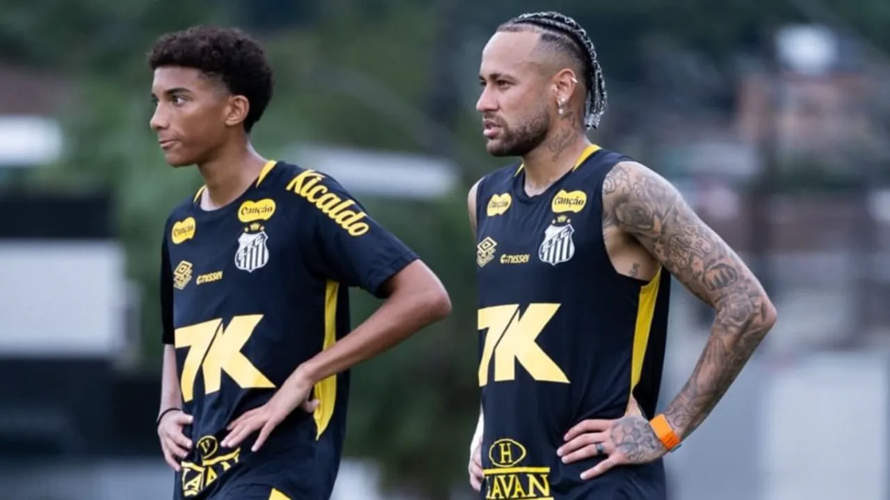 Neymar e jogadores do Santos durante treino no CT Rei Pelé, Baixada Santista