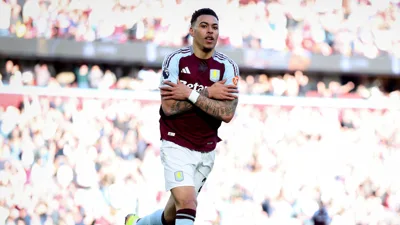 M. Rogers e a camisa 27 que o Aston Villa apostou num meia de 23 anos