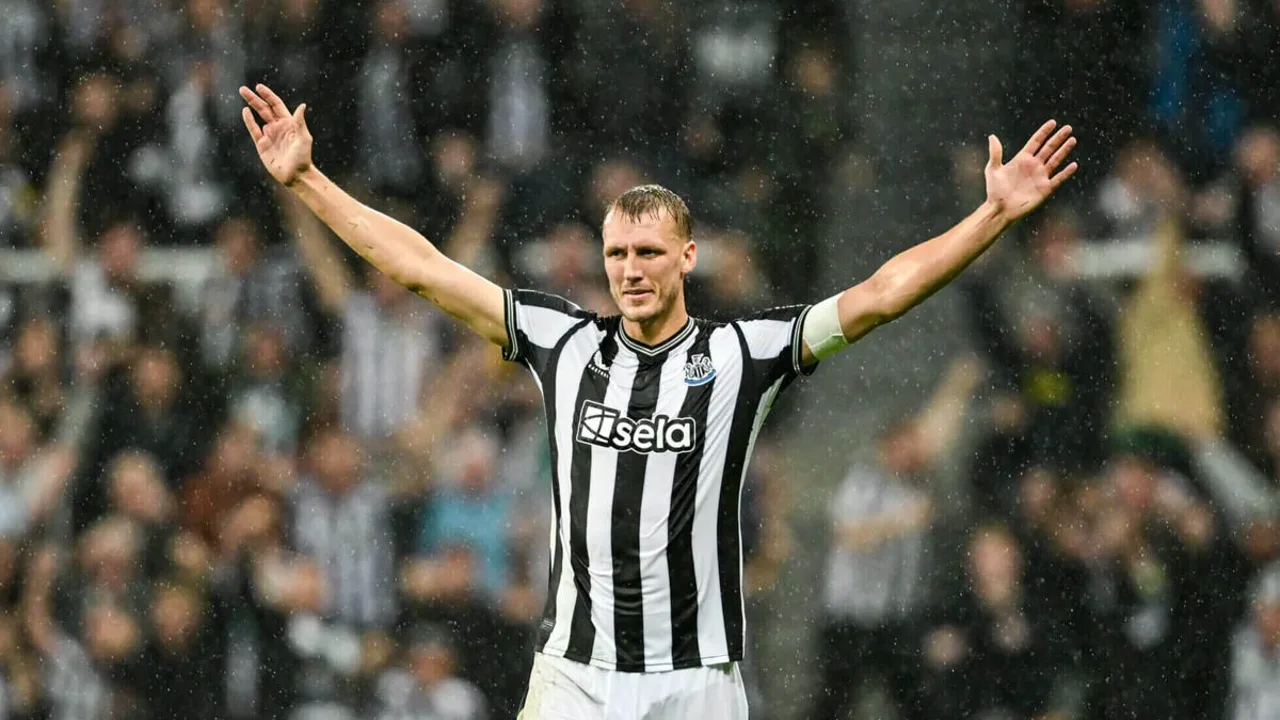 Dan Burn, zagueiro do Newcastle United, número 33, em ação na Premier League 2025/2026