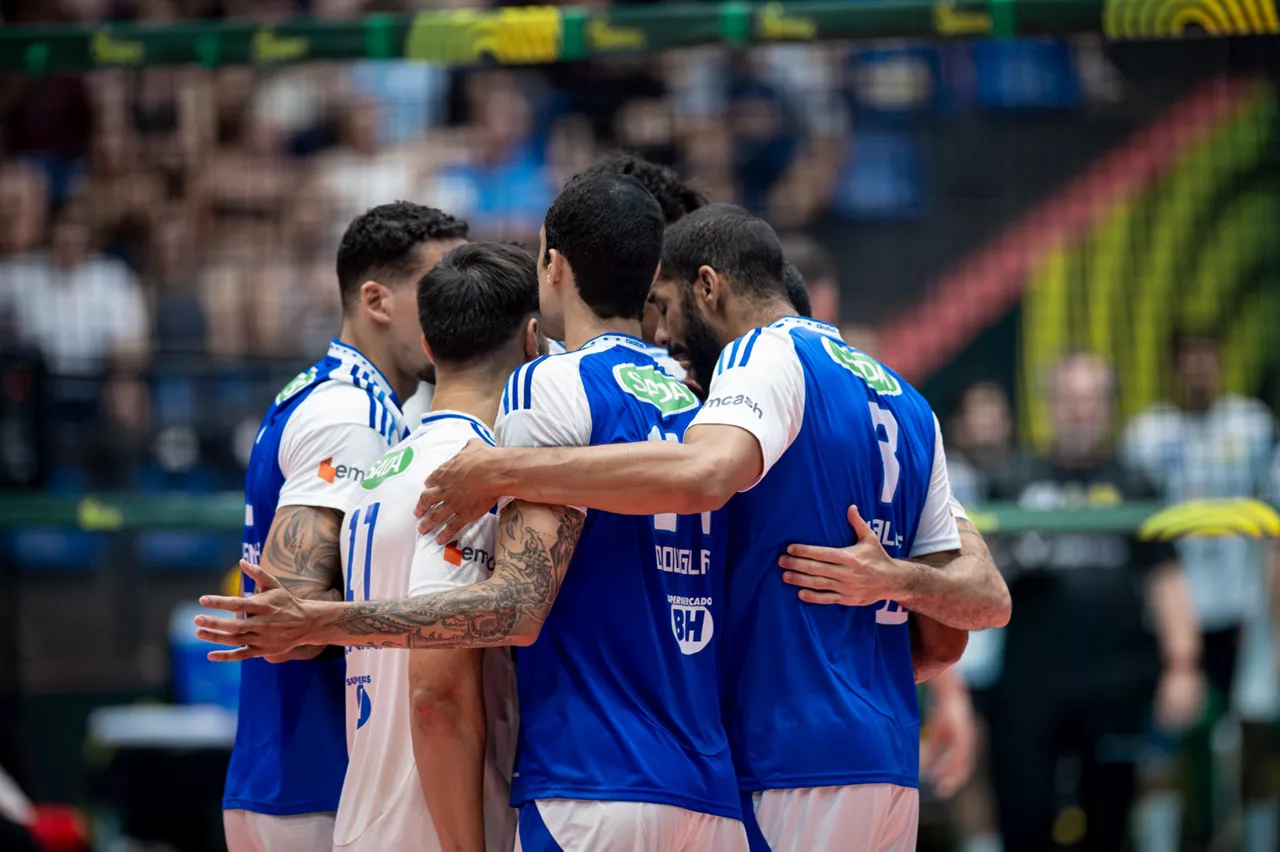 O que se passava fora de campo nas semanas anteriores A semifinal de abril de 20