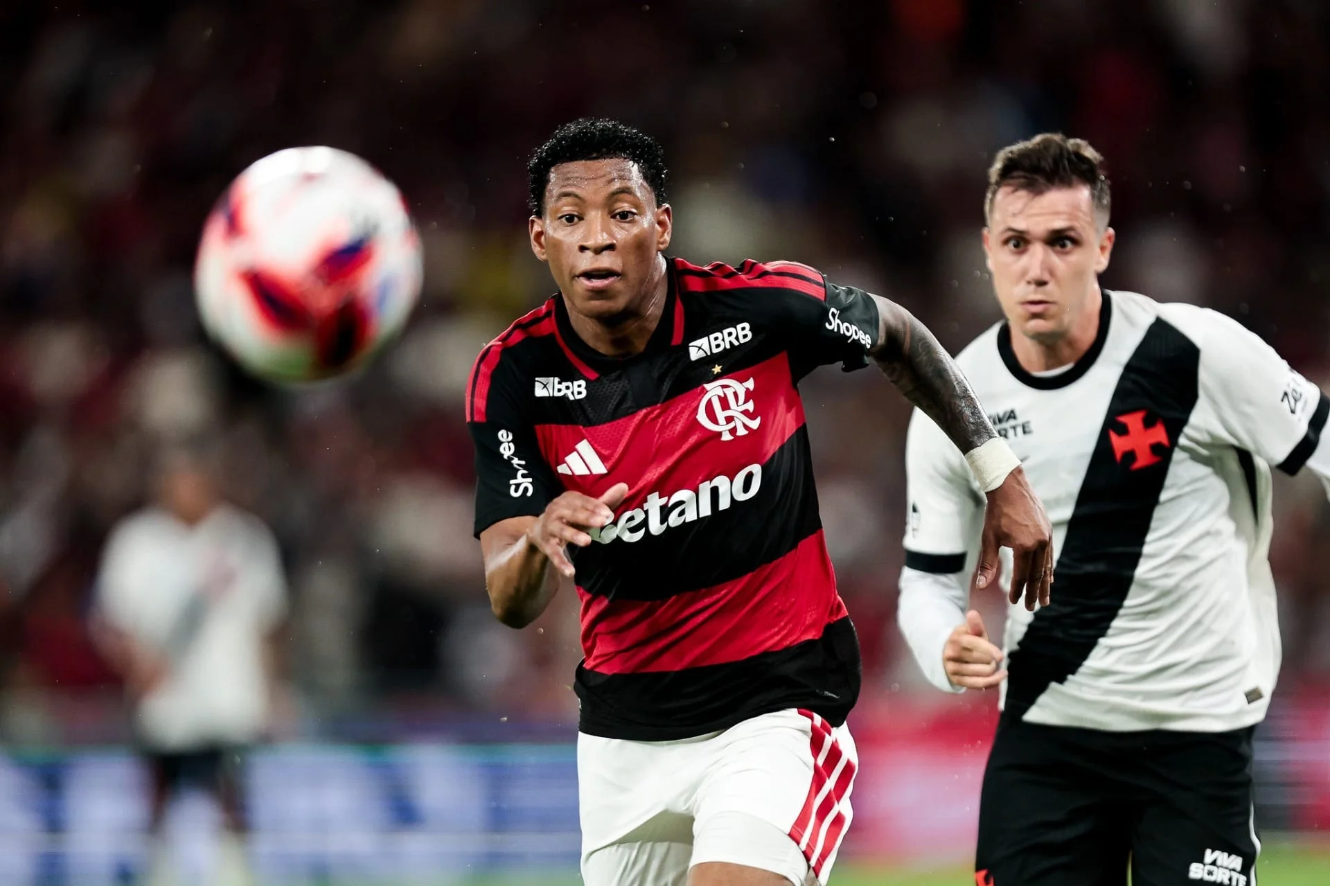 A cena A linha que o VAR traçou no Maracanã não