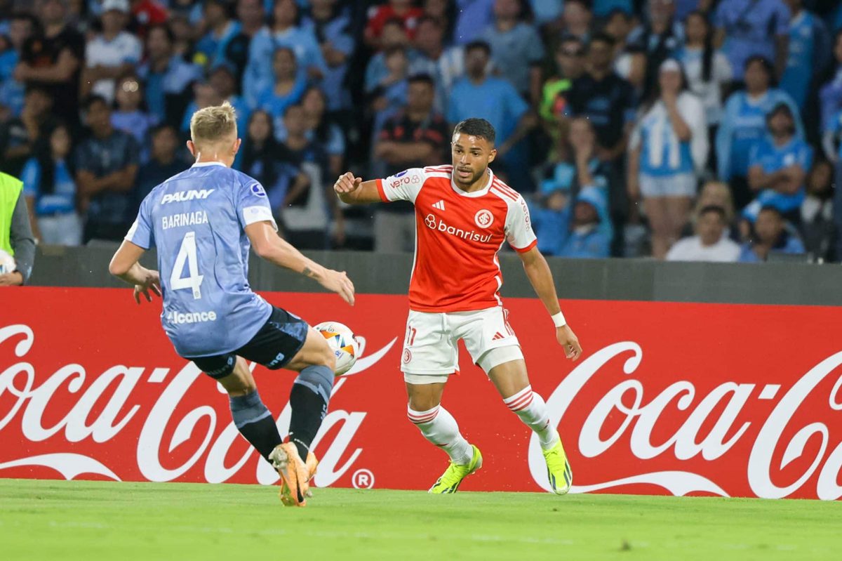 A cena Inter reativo vence o Flu e sai do Z4 —