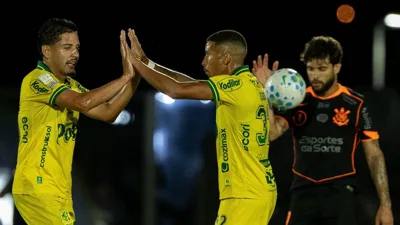 Carlos Eduardo destruiu a muralha que Diniz havia erguido em sete jogos