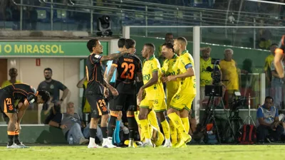 Três vitórias em 14 jogos e o Corinthians preso no mesmo labirinto de sempre