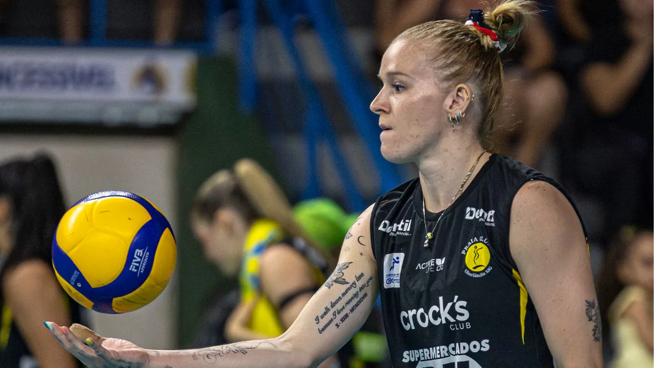 Payton Caffrey comemora título da Superliga Feminina 2025/26 com o Praia Clube no Ginásio do Ibirapuera