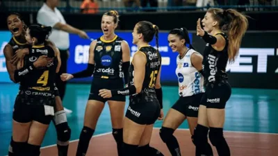 Quando o Sesi Bauru W varreu o Praia Clube W em três sets e foi à final