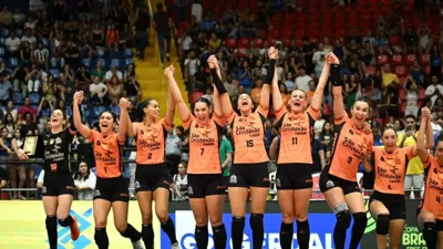 A semifinal de abril de 2025 que o Osasco W construiu set a set sobre o Minas