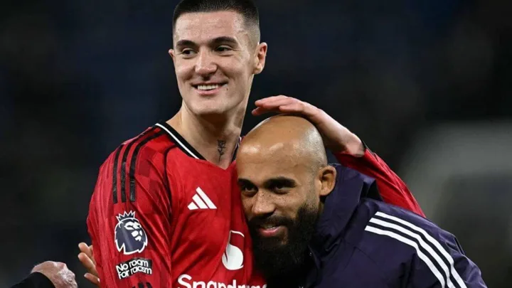 Bryan Mbeumo e Yoane Wissa em campo pela Premier League 2025/26, com uniformes do Manchester United e Newcastle United