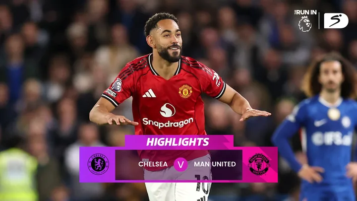 Matheus Cunha com a camisa do Manchester United e Mohamed Salah com a do Liverpool em ação na Premier League 2025/2026