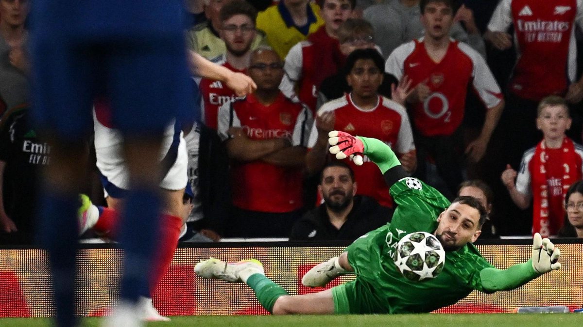 O que mudou A defesa do City desabou em Liverpool e
