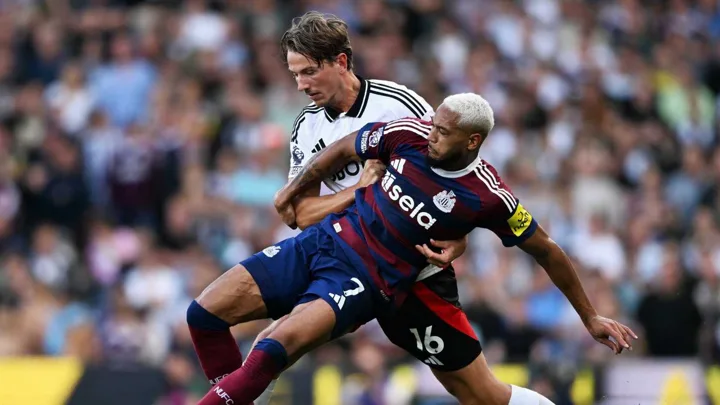 Sander Berge, volante norueguês do Fulham, em ação pela Premier League 2025/2026