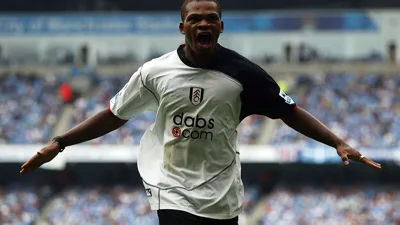 Collins John e a camisa 27 que o Everton apostou num meia americano de 36 anos