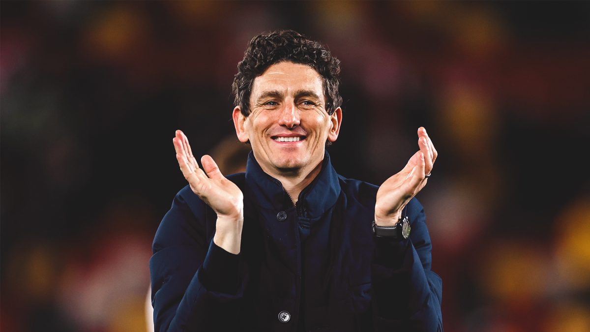 Como ele lida com a estrela do elenco Keith Andrews e o vestiário que ele reco