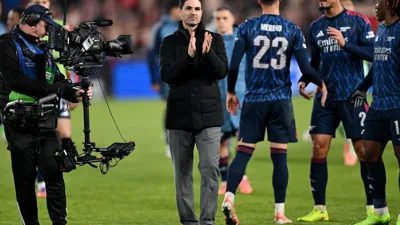 Merino centroavante improvisa e o Arsenal segue invicto na Champions