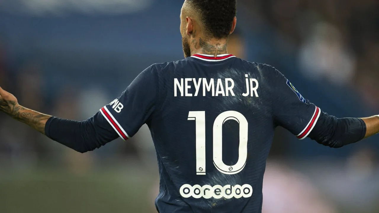 Neymar e Robinho Jr. em campo pelo Santos durante treino no CT Rei Pelé em 2026