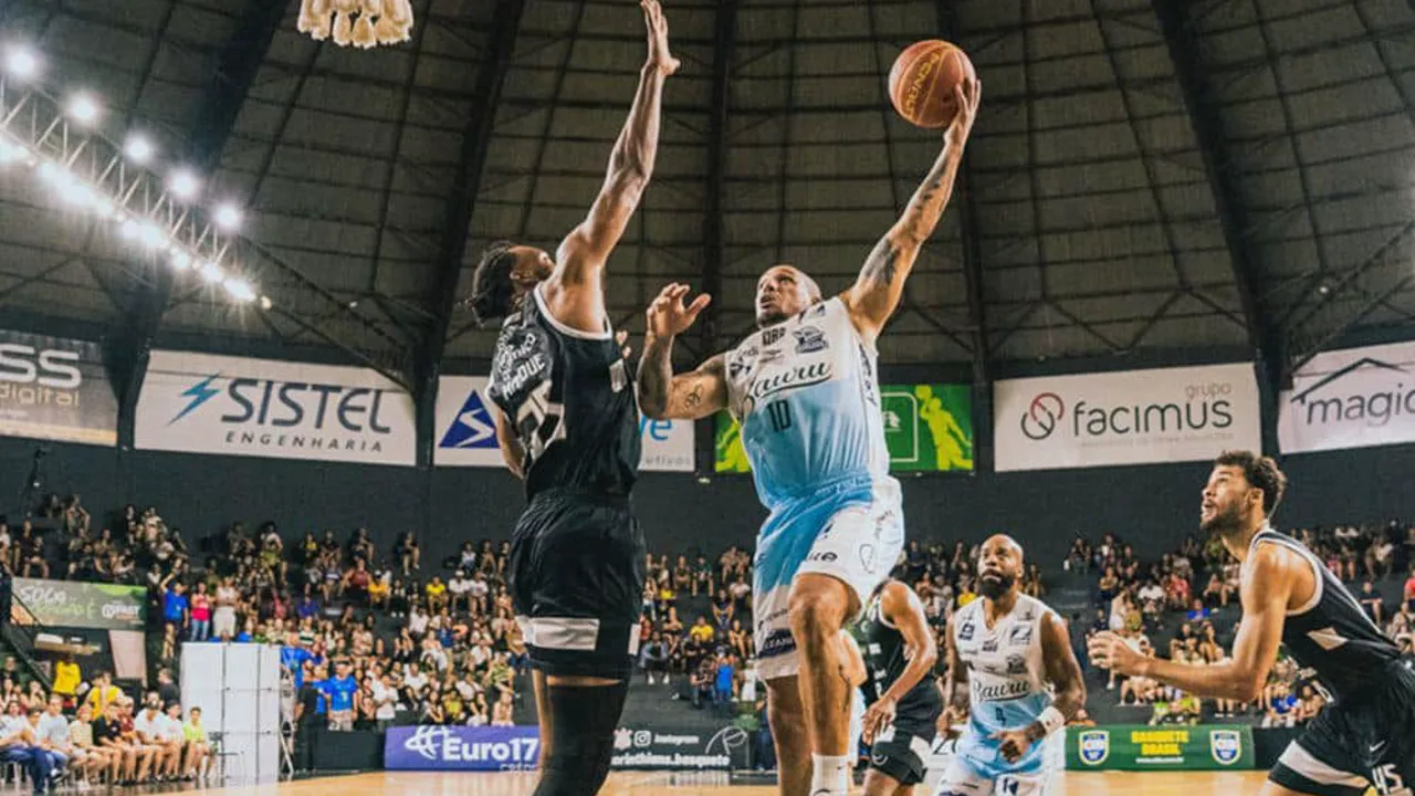 Quadra do Ginásio Wlamir Marques durante partida do NBB entre Corinthians Paulista e Bauru em novembro de 2024