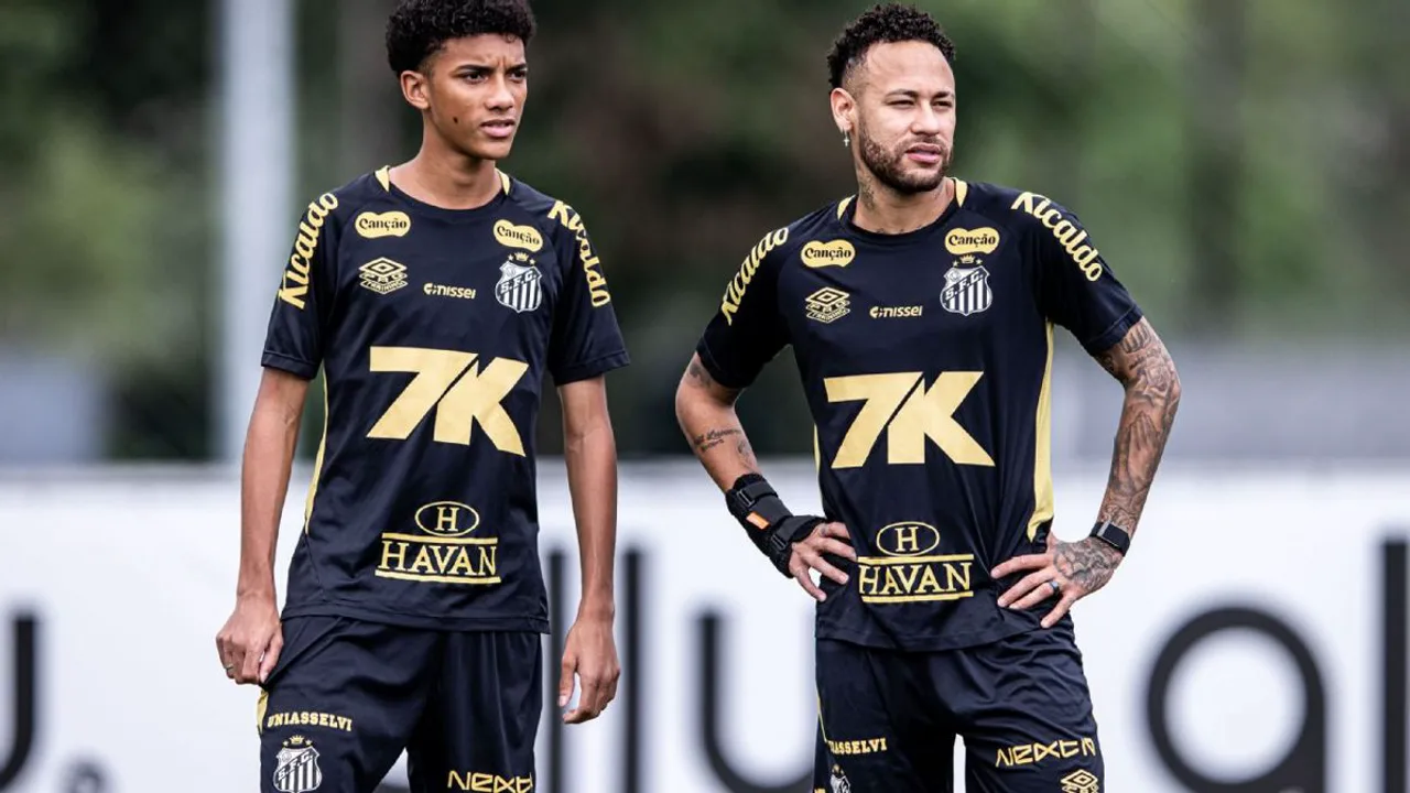 Neymar com a camisa do Santos olhando para o gramado da Vila Belmiro durante partida do Brasileirão 2026