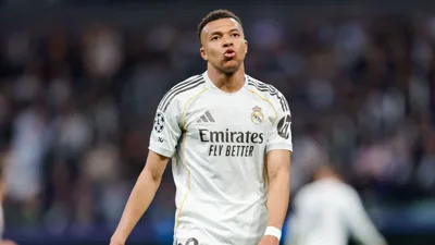 Vini Jr entra para a história e o Real Madrid chega ao Clásico dividido por dentro