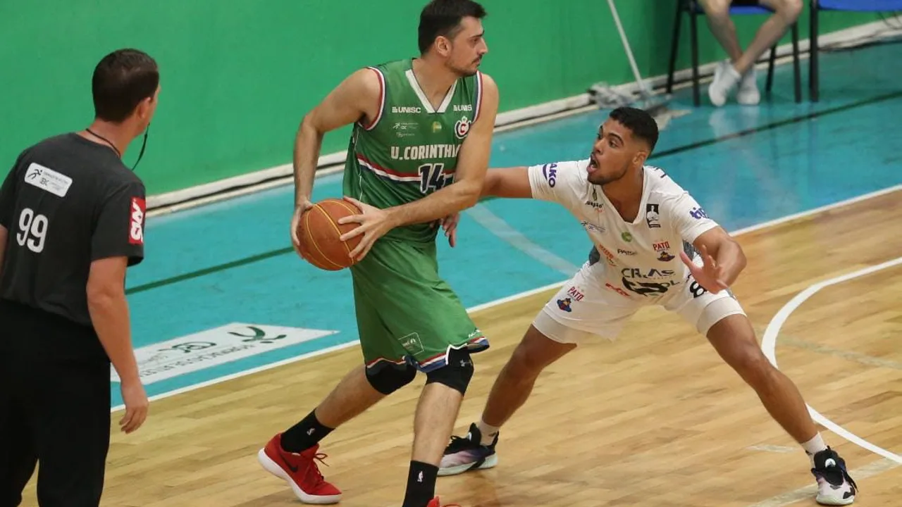 Quadra do Ginásio Wlamir Marques durante partida do NBB entre Corinthians Paulista e União Corinthians em abril de 2025