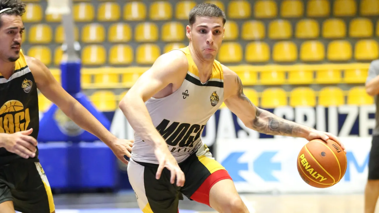 Quadra do Ginásio do Sesi durante partida do NBB entre Pato e Mogi das Cruzes em dezembro de 2024