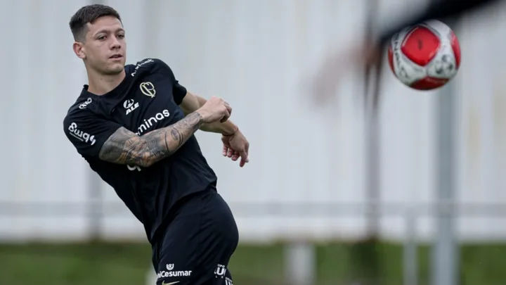 Rodrigo Garro com a camisa 8 do Corinthians conduzindo a bola durante partida do Brasileirão Série A 2026