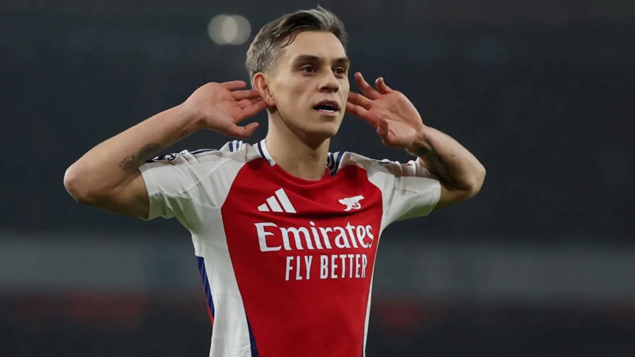 Leandro Trossard com a camisa 19 do Arsenal em ação na Premier League 2025/2026