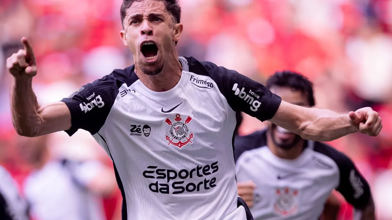 Estádio El Campín em Bogotá com jogadores do Corinthians em campo pela Libertadores 2026