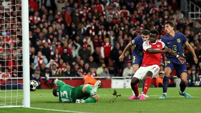 Saka empurra o Arsenal para onde ele nunca esteve