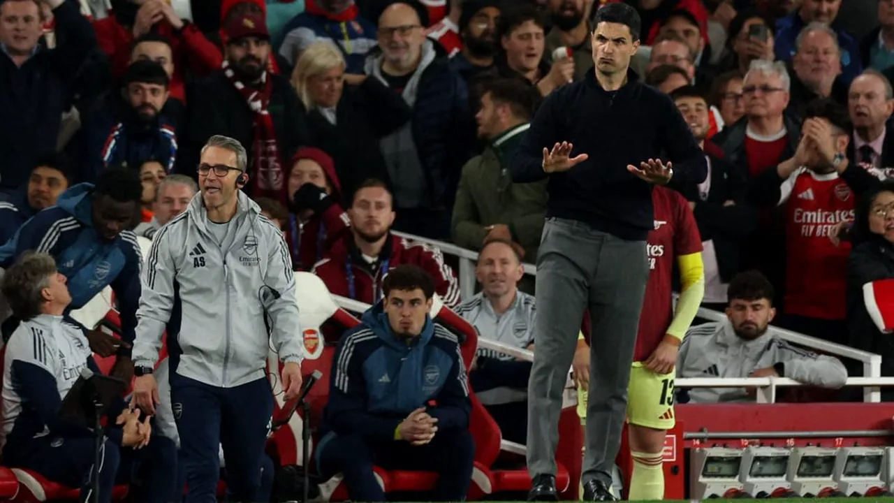 Bukayo Saka comemorando gol pelo Arsenal contra o Atlético de Madrid no Emirates Stadium