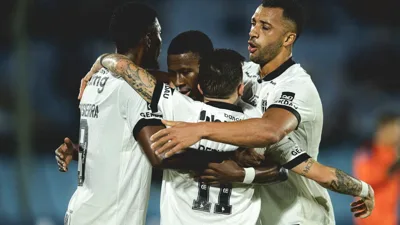 Galo desperdiça dois gols de vantagem em dez minutos e se afunda na Sul-Americana